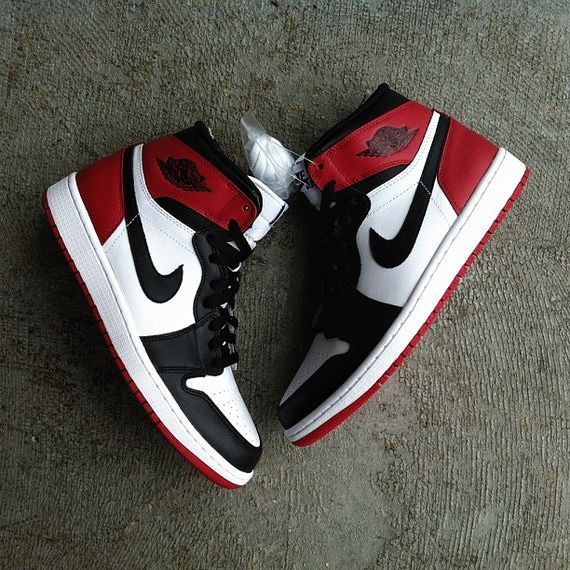 Air Jordan 1 Retro High OG - 'Black Toe