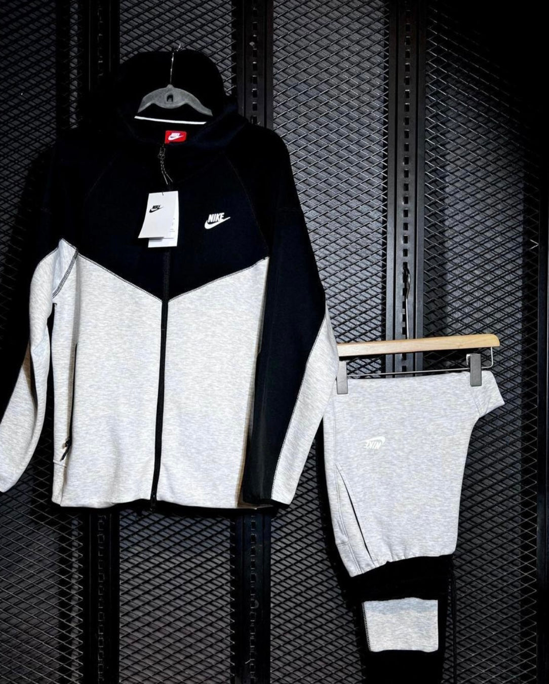 Nike Tech Fleece Black & Grey